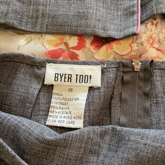 Adorable Grey Pleated Skirt and Jacket - Picture 5 of 6